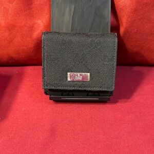 EUC Gucci Black Fabric coin pouch/Jewelry holder with Silver Accent